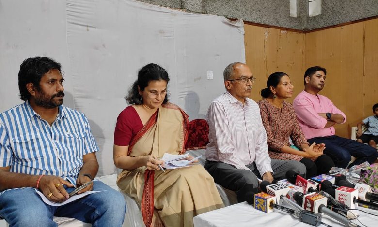 चुनावी बांड घोटाले में कोर्ट की निगरानी में एसआईटी का गठन हो: प्रशांत भूषण<br>सुप्रीम कोर्ट में दायर की गई है याचिका, बड़े पैमाने पर लेन-देन, घोटाले की आशंका 1 IMG 20240427 WA0027