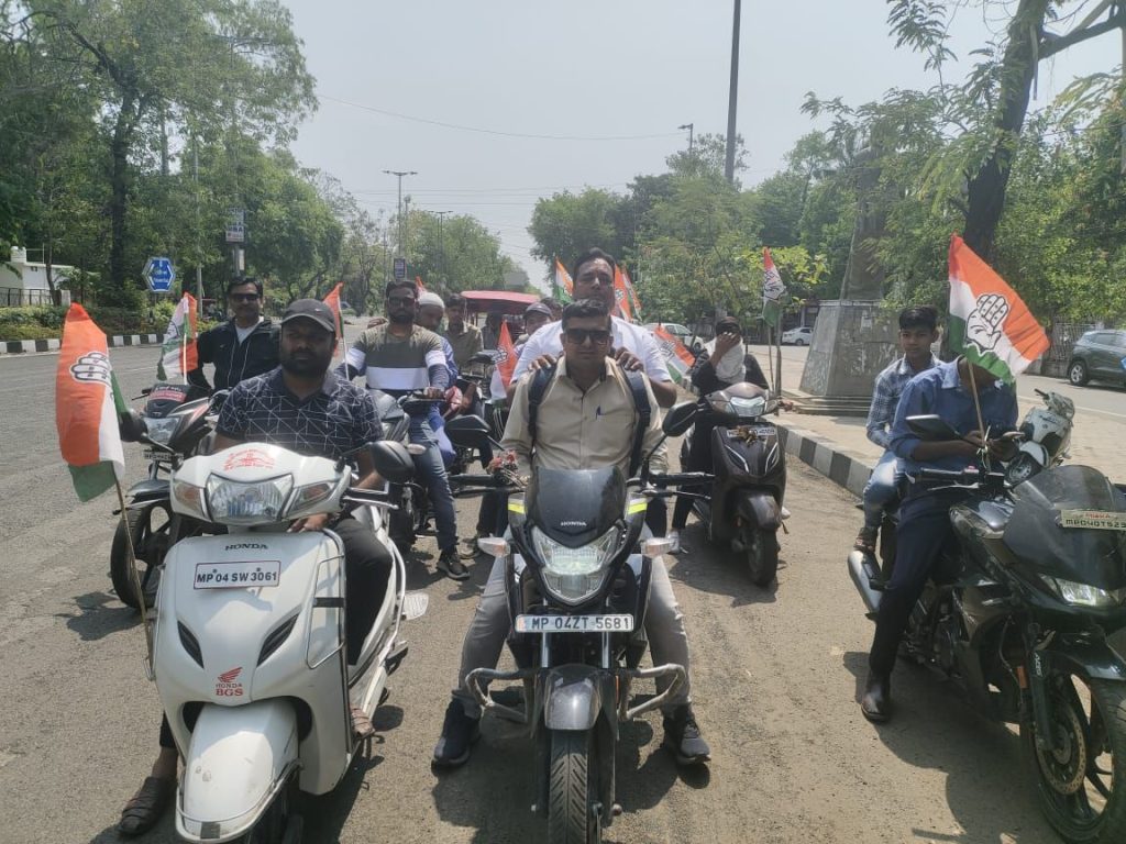 Bhopal: रैली निकाल कर कांग्रेस प्रत्याशी अरुण श्रीवास्तव ने भरा नामांकन..<br>कांग्रेस प्रदेश में बेहतर प्रदर्शन करेगी, भोपाल भी जीतेंगे: पटवारी 3 img 20240419 wa00398112223275638797664