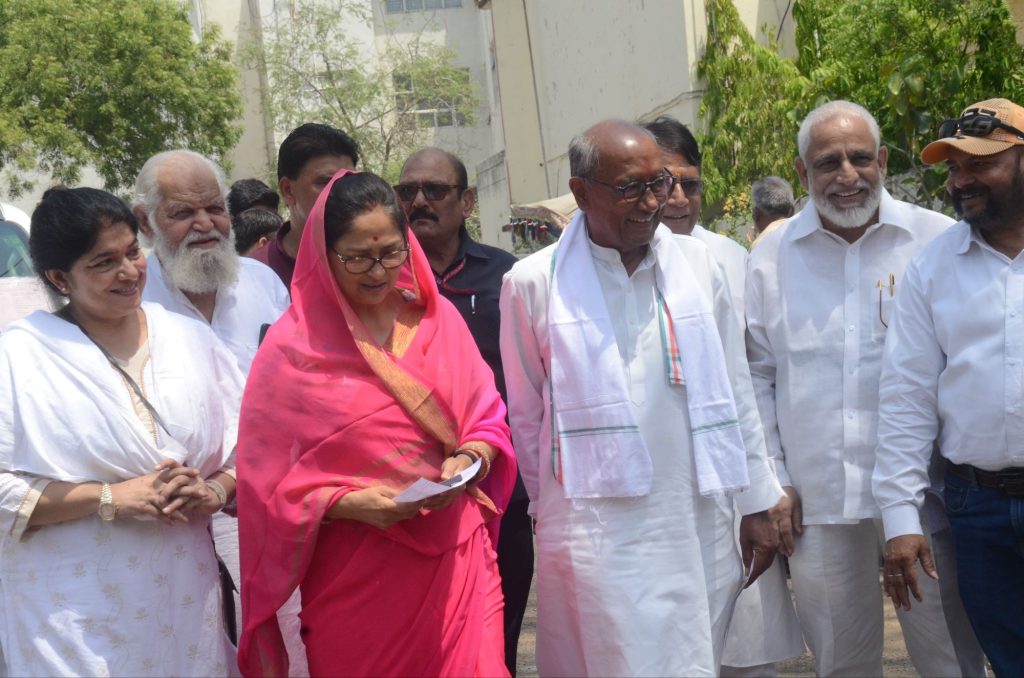Loksabha Election: भोपाल में दोपहर एक बजे तक 40.41 प्रतिशत वोट डले 3 img 20240507 wa0024922385762175745911