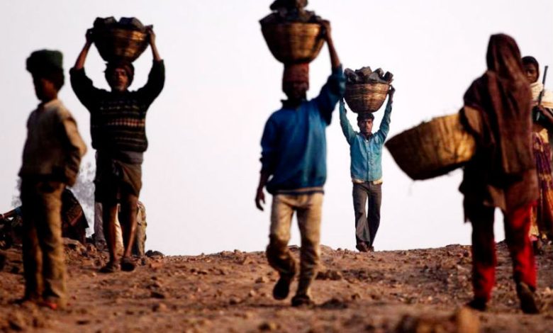 Madhya Pradesh: न्यूनतम मजदूरी अकस्मात कम करने से प्रदेश के श्रमिकों में भारी आक्रोश 1 Labour Day 3