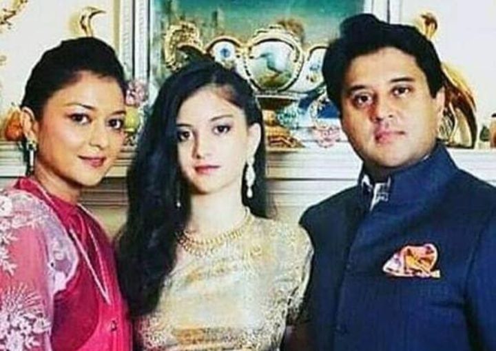 Scindia: ज्योतिरादित्य सिंधिया की बेटी अनन्या राजे बनेगी फैशन डिजाइनर, अमेरिका से की RISD की पढ़ाई पूरी 2 img 20240608 1253255238195565656625703