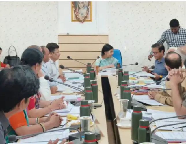 Indore : MBA पेपर लीक मामले में फैसला,BJP नेता बम के कॉलेज पर 5 लाख का जुर्माना, 3 साल एग्जाम सेंटर भी नहीं बनेगा 2 img 20240612 2011581779094132967230322