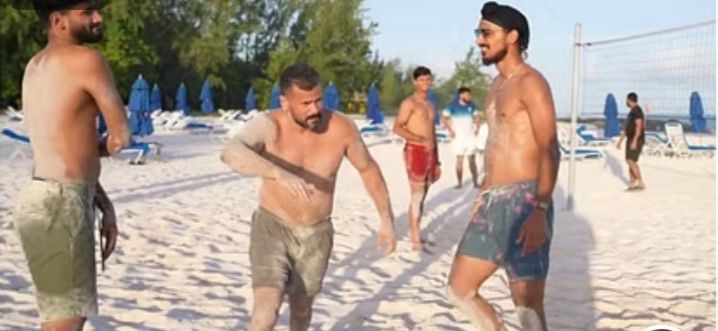 T20 World Cup: सुपर-8 से पहले बीच वॉलीबॉल का आनंद लेती दिखी भारतीय टीम, कोहली-हार्दिक आमने-सामने 2 img 20240617 2252398817591893345418995