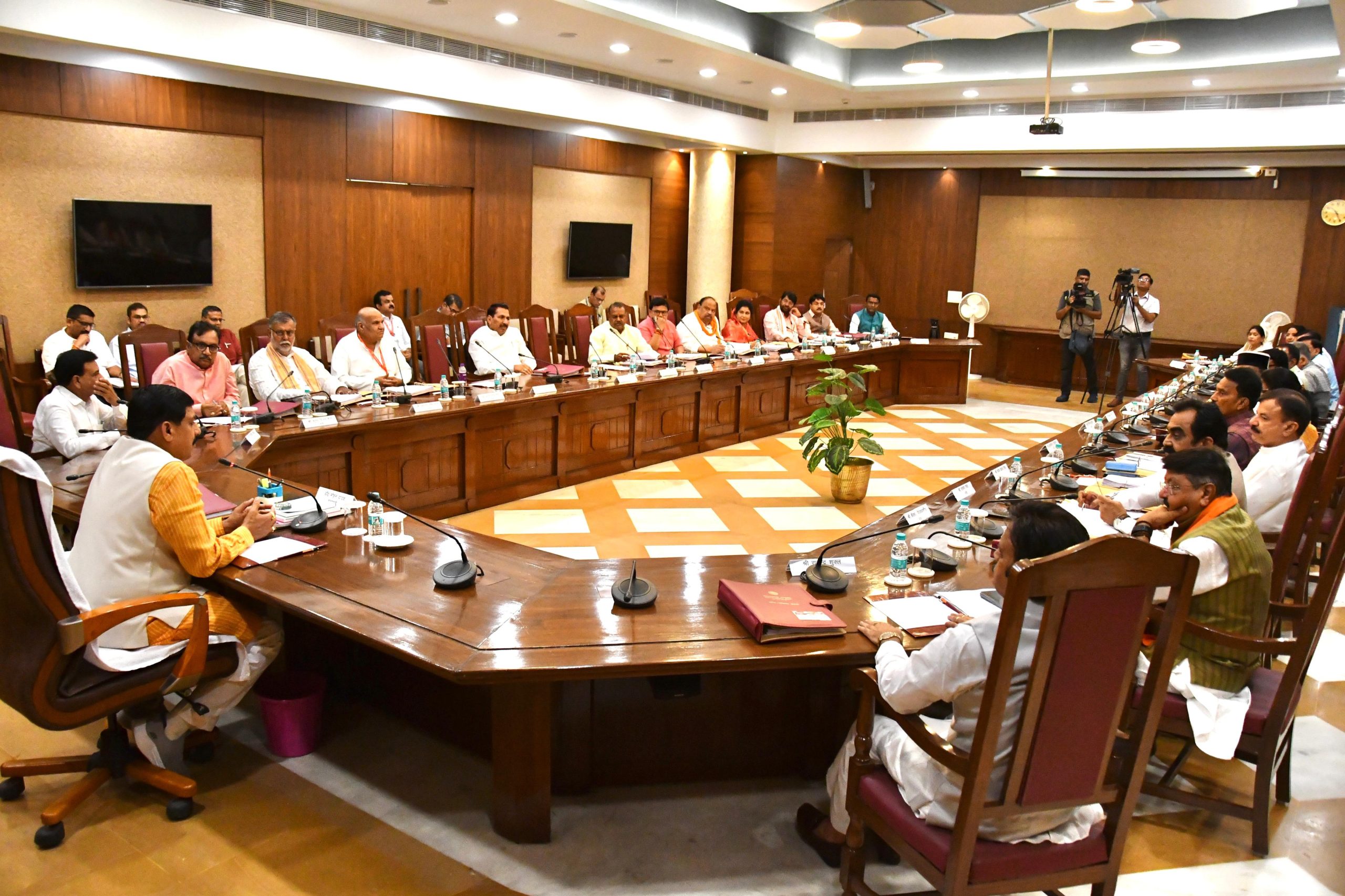 MP cabinet : विधानसभा अध्यक्ष और नेता प्रतिपक्ष भी भरेंगे इनकम टैक्स, कुलगुरु कहलाएंगे कुलपति 6 IMG 20240701 WA0003 scaled
