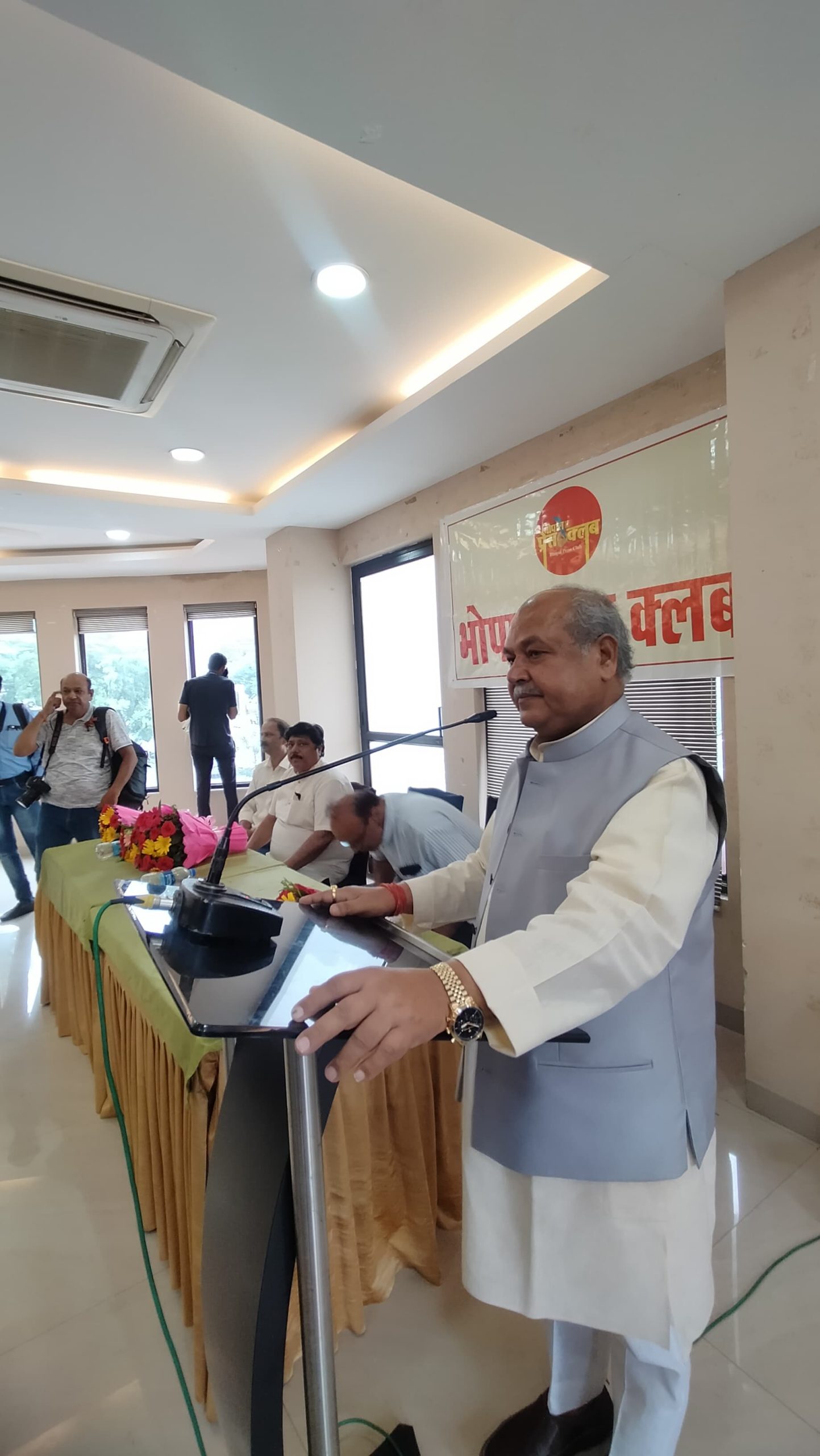 MP: भोपाल प्रेस क्लब द्वारा पत्रकार सम्मान समारोह आयोजित, स्पीकर तोमर बोले - समाजसेवा एवं लोकतंत्र के लिए आप ये क्षेत्र चुनते हैं, बधाई के पात्र हैं.... 12 IMG 20240723 WA0048 scaled