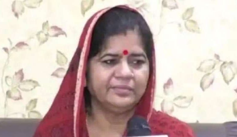 नए कानून पर इमरती देवी ने दिया विवादित बयान 1 नए कानून पर इमरती देवी ने दिया विवादित बयान