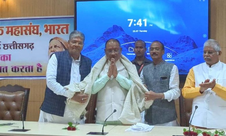 रजक समाज को अनुसूचित जाति वर्ग की सूची में शामिल करने की मांग मुख्यमंत्री को सौंपा ज्ञापन 1 रजक समाज को अनुसूचित जाति वर्ग की सूची में शामिल