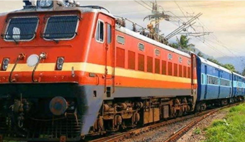 कन्फर्म टिकट की टेंशन खत्म! रेलवे ने दीवाली-छठ के लिए दी ये शानदार सुविधा 1 रेलवे यात्री ट्रेनों में 10 हजार से ज्यादा जनरल स्लीपर कोच