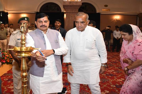सौभाग्य है कि देश में सर्वाधिक बाघ मध्यप्रदेश में हैं 1 सौभाग्य है कि देश में सर्वाधिक बाघ मध्यप्रदेश में हैं