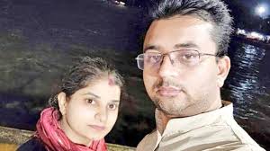 कर्ज में डूबे सर्राफ दंपति ने नहर में कूदकर की