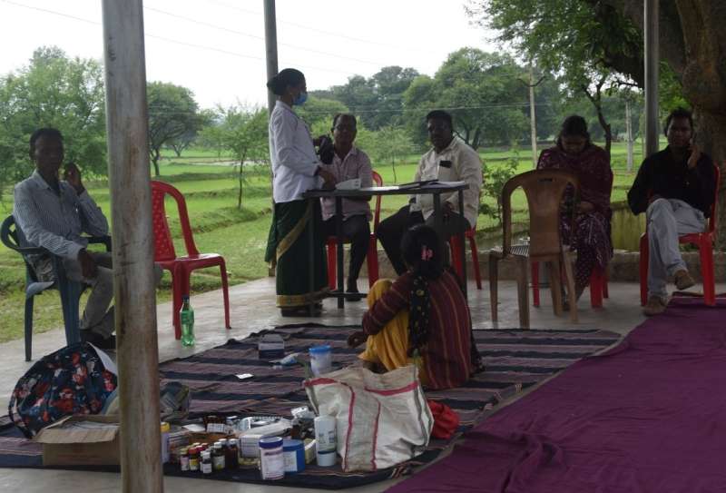 चैनपुर में उल्टी दस्त की खबर लगते ही कलेक्टर पहुंचे