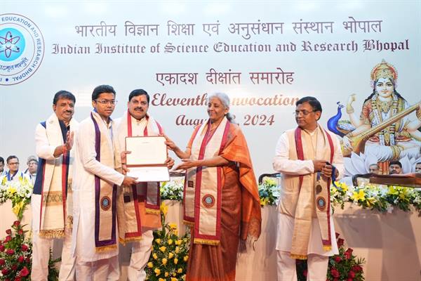 ज्ञान ही 21वीं सदी की अर्थव्यवस्था का है आधार