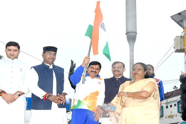 प्रदेश की हर गली हर मोहल्ला हो गया है तिरंगामय