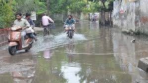 संभागीय आयुक्त ने किया जलभराव प्रभावित इलाकों का दौरा