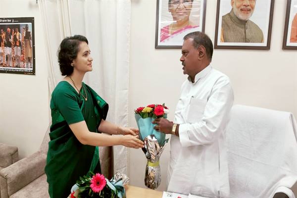 सामाजिक न्याय मंत्री कुशवाह से प्रमुख सचिव वायंगणकर ने की