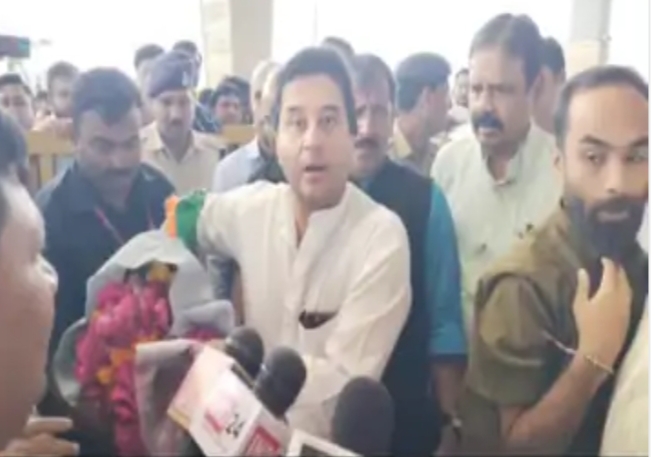 MP: सिंधिया बोले- विपक्ष बोलना बंद करे, काम करे:केंद्रीय मंत्री ने ग्वालियर में कहा- हिमाचल-कर्नाटक में OPS लागू करके दिखाए कांग्रेस 1 IMG 20240826 154627