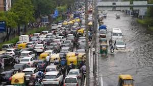 बारिश के चलते दिल्ली की सड़कें हुईं जलमग्न 1 बारिश के चलते दिल्ली की सड़कें हुईं जलमग्न