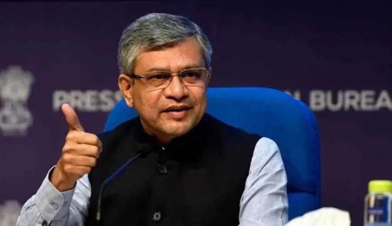 सरकारी कर्मचारियों को मोदी सरकार का बड़ा तोहफा, आखिरी सैलरी का 50% पेंशन के रूप में मिलेगा 1 सरकारी कर्मचारियों को मोदी सरकार का बड़ा तोहफा आखिरी सैलरी