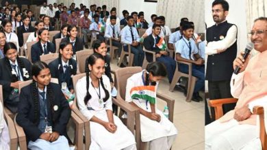 हवाई यात्रा कर रायपुर पहुंचे बीजापुर के मेधावी विद्यार्थियों में