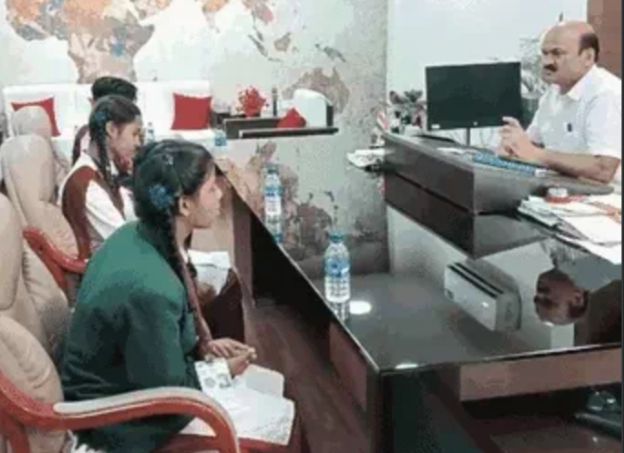 MP: 8 किमी पैदल चलकर कलेक्ट्रेट पहुंचीं छात्राएं, हॉस्टल अधीक्षिका सस्पेंड, प्रिंसिपल को नोटिस 2 img 20240924 2320116769858255075693148