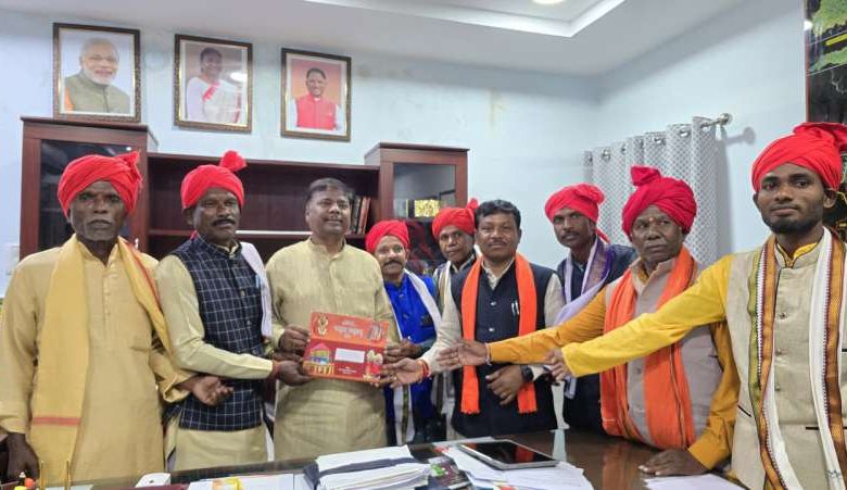 विश्व प्रसिद्ध बस्तर दशहरा पर्व में शामिल होने वन मंत्री केदार कश्यप को सांसद ने दिया न्यौता 1 विश्व प्रसिद्ध बस्तर दशहरा पर्व में शामिल होने वन मंत्री