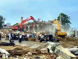 सोमनाथ मंदिर के पास सरकारी जमीन पर बने 9 धार्मिक स्ट्रक्चर हटाए, 150 लोग हिरासत में 1 सोमनाथ मंदिर के पास सरकारी जमीन पर बने 9 धार्मिक