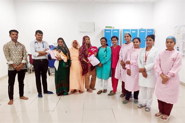 स्वास्थ्य सेवाओं को नवजातों और गर्भवती महिलाओं तक प्रभावी ढंग से पहुंचाना सरकार का लक्ष्य: उप मुख्यमंत्री शुक्ल 1 स्वास्थ्य सेवाओं को नवजातों और गर्भवती महिलाओं तक प्रभावी ढंग