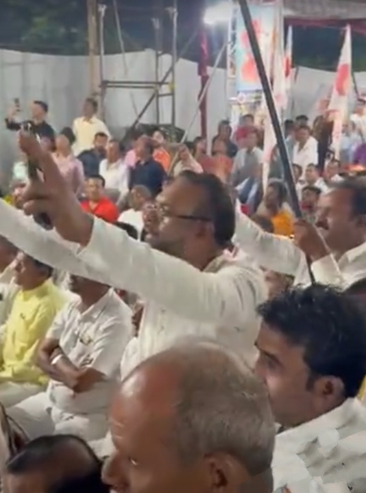 MP: इंदौर में सीएम के कार्यक्रम में बंजारा समाज का हंगामा:बोले- फ्लाईओवर का नाम फूटी कोठी क्यों? 6 IMG 20241014 210650