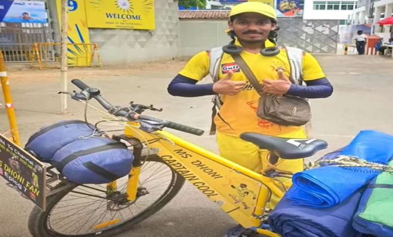 MS Dhoni के लिए फैन का जुनून, 5350 किलोमीटर साइकिल चलाकर पंहुचा मिलने 1 MS Dhoni के लिए फैन का जुनून 5350 किलोमीटर साइकिल