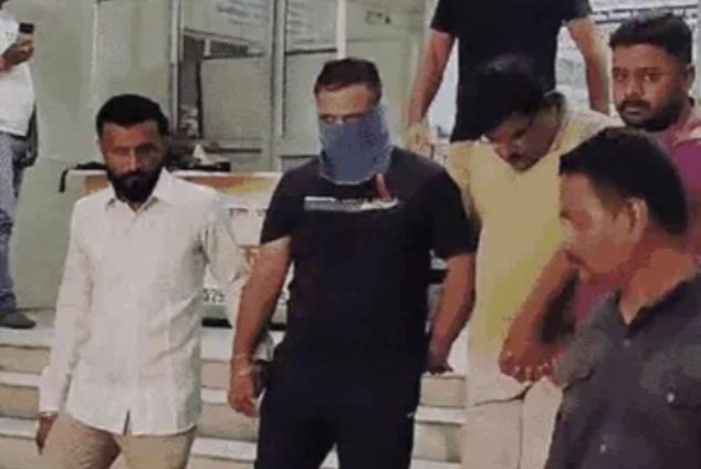 MP: एमडी ड्रग्स में पुलिस की बड़ी कार्रवाई, 20 ड्रम केमिकल बरामद, आरोपी अमित का परिवार गायब हुआ, एनसीबी करेगी जांच 3 img 20241008 1518046205536218308646411