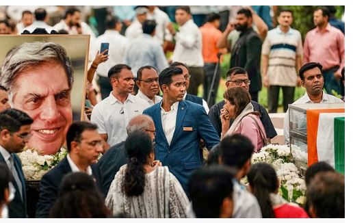 एनसीपीए लॉन में रतन टाटा के अंतिम दर्शन नम आंखों