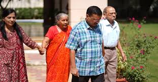 केजरीवाल ने छोड़ा सीएम आवास आप सांसद के घर में