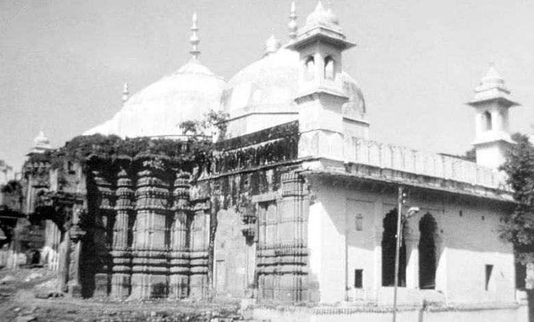 ज्ञानवापी मामले में 4 महिलाएं पहुंची सुप्रीम कोर्ट, रखी ये बड़ी मांग, जानें क्या है मामला 1 ज्ञानवापी मामले में 4 महिलाएं पहुंची सुप्रीम कोर्ट रखी ये