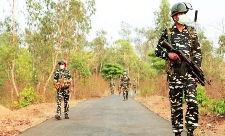 दिवाली से पहले सुरक्षाबलों को मिली बड़ी कामयाबी, तीन इनामी नक्सलियों समेत 19 गिरफ्तार 1 दिवाली से पहले सुरक्षाबलों को मिली बड़ी कामयाबी तीन इनामी