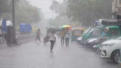 मुंबई में अचानक बदला मौसम भारी बारिश से कई क्षेत्रों