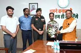 मुख्यमंत्री को सशस्त्र सैन्य समारोह में शामिल होने दिया गया आमंत्रण 1 मुख्यमंत्री को सशस्त्र सैन्य समारोह में शामिल होने दिया गया