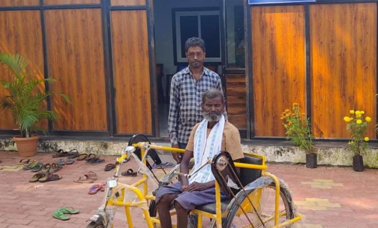 मुख्यमंत्री विष्णु देव साय की पहल से रातु राम को मिला तत्काल ट्राई सायकल 1 मुख्यमंत्री विष्णु देव साय की पहल से रातु राम को