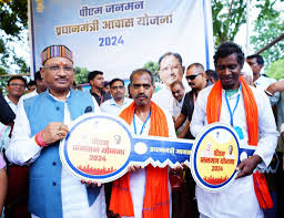 मुख्यमंत्री साय ने सौंपी प्रधानमंत्री आवास की चाबी, पक्के मकान की चाबी पाकर खिले चेहरे 1 मुख्यमंत्री साय ने सौंपी प्रधानमंत्री आवास की चाबी पक्के मकान