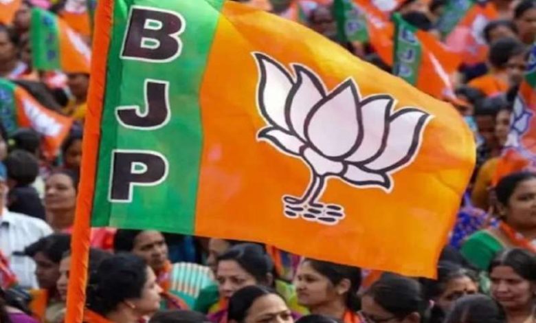 यूपी उपचुनाव-बीजेपी ने जारी की सात उम्मीदवारों की लिस्ट, करहल से अखिलेश के बहनोई अनुजेश यादव को उतारा 1 यूपी उपचुनाव बीजेपी ने जारी की सात उम्मीदवारों की लिस्ट करहल
