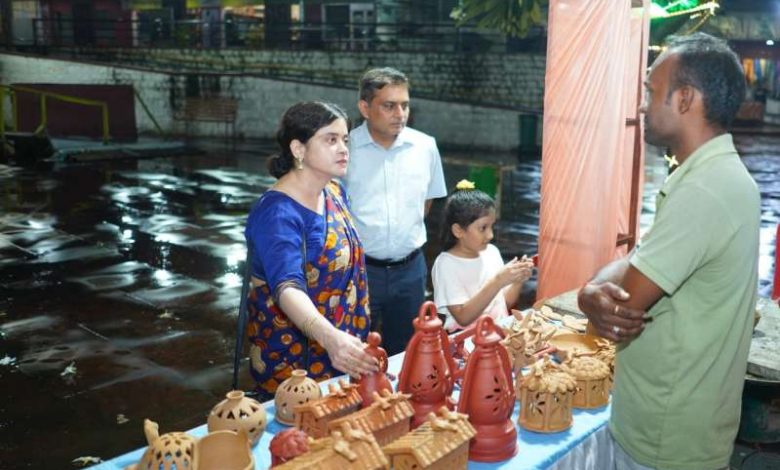 राष्ट्रीय खादी उत्सव मेले का मंगलवार अंतिम दिन 1 राष्ट्रीय खादी उत्सव मेले का मंगलवार अंतिम दिन