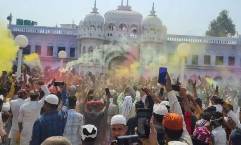 हिंदू-मुस्लिम दरगाह और मंदिर जाकर एक साथ मनाते हैं उत्सव 1 हिंदू मुस्लिम दरगाह और मंदिर जाकर एक साथ मनाते हैं उत्सव