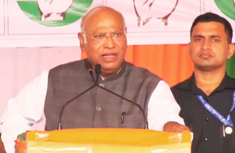सीएम योगी के बयान पर खडग़े का पलटवार