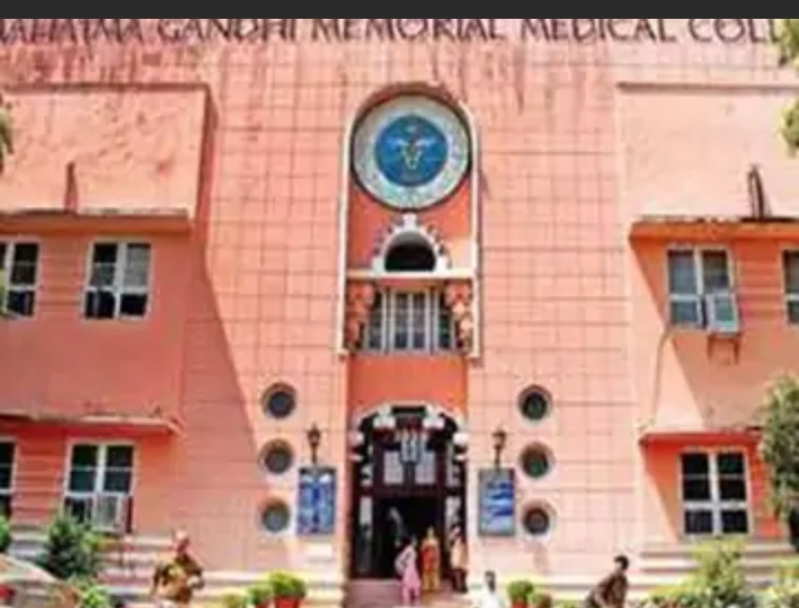 MP: मेडिकल कॉलेज में ट्रांसफर पर हाईकोर्ट की रोक:चीफ जस्टिस ने कहा- जो टीचर ऑटोनोमस में पदस्थ, वे दूसरी जगह नहीं जा सकते 6 IMG 20241114 212657