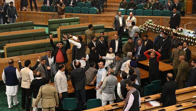 जम्मू कश्मीर विधानसभा में धारा 370 की बहाली का प्रस्ताव पारित