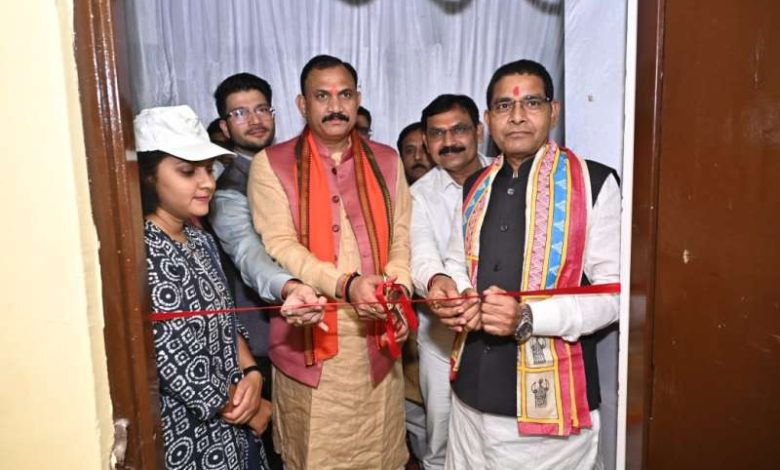डबल इंजन की सरकार से चहुँमुखी विकास की ओर बढ़ रहा छत्तीसगढ़ : मंत्री श्याम बिहारी जायसवाल 1 डबल इंजन की सरकार से चहुँमुखी विकास की ओर बढ़