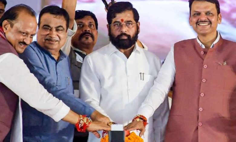 महाराष्ट्र में महाटेंशन... क्या शिंदे ही बन गए हैं महायुति सरकार के गठन में बाधा... 1 महाराष्ट्र में सीएम का शपथ ग्रहण आज सीएम पद के
