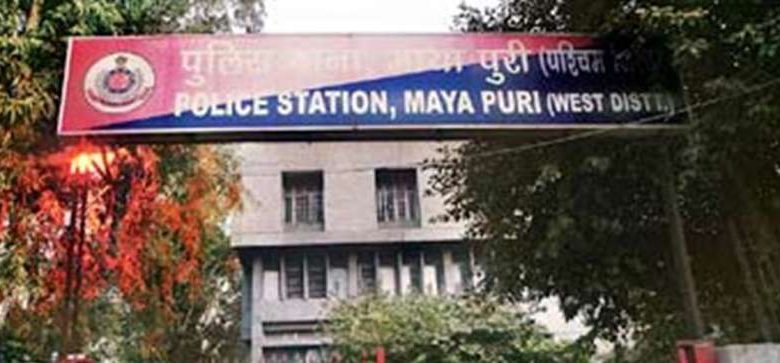 मायापुरी थाना क्षेत्र में युवक की मौत, पुलिसकर्मी को धक्का देकर बिल्डिंग से कूदा 1 मायापुरी थाना क्षेत्र में युवक की मौत पुलिसकर्मी को धक्का