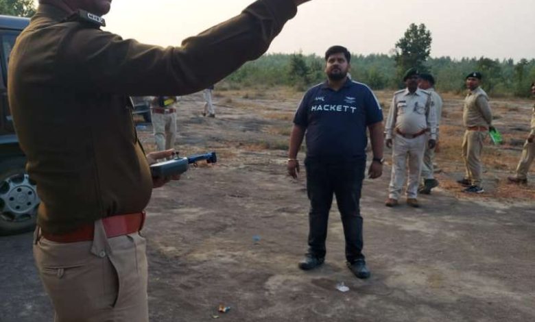 वन विभाग के अधिकारियों द्वारा कुदरगढ़ परिक्षेत्र में विचरण कर रहे बाघ की ट्रेसिंग का किया जा रहा प्रयास 1 वन विभाग के अधिकारियों द्वारा कुदरगढ़ परिक्षेत्र में विचरण कर