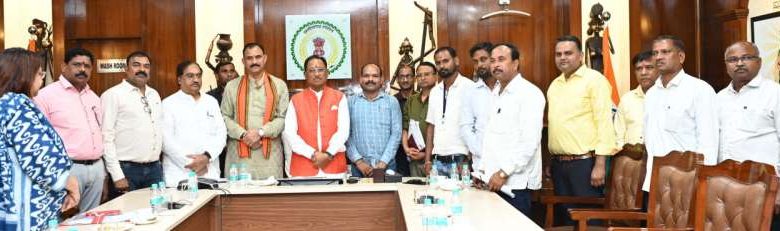 समिति प्रबंधकों और कर्मचारियों की हड़ताल समाप्त