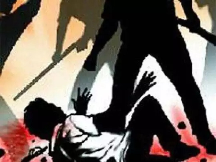 टोपी को लेकर बाप-बेटे से हुई मारपीट, तीन घायल 6 टोपी को लेकर बाप बेटे से हुई मारपीट तीन घायल